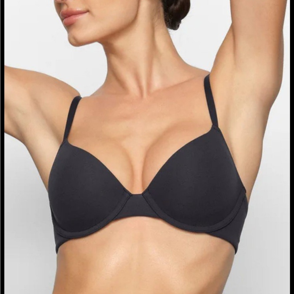 Skims tshirt bra 32d